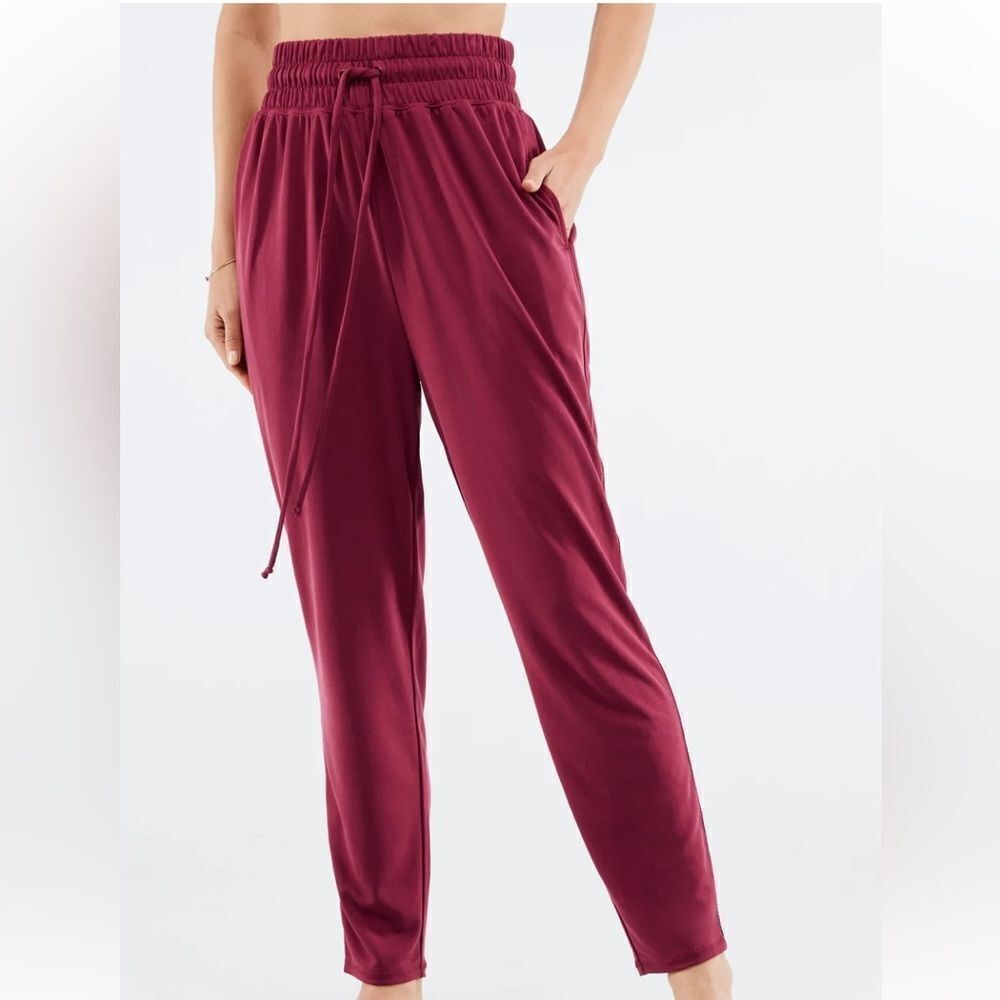 Fabletics Blaine Jogger Cherry‎ Burst XXS NWT and in packaging